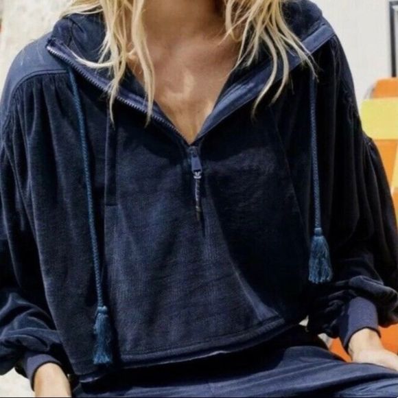 NWOT  Free People Movement Sweatshirt size M - Picture 2 of 9